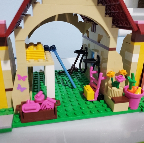 LEGO 3189 Friends Heartlake Stables Set - Picture 4 of 9